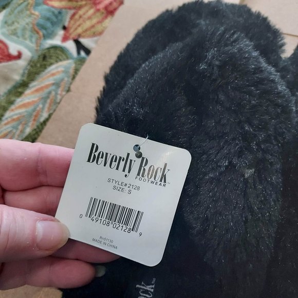 NWT Beverly Rock Footwear Fuzzy Thong Sandals Black sz S 5-6 1/2 - Picture 4 of 5